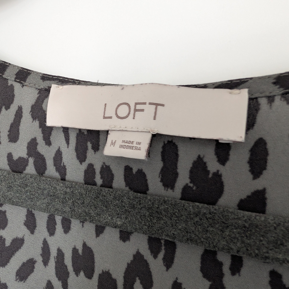 LOFT Women's Size M Gray Leopard Print Top - Picture 7 of 10
